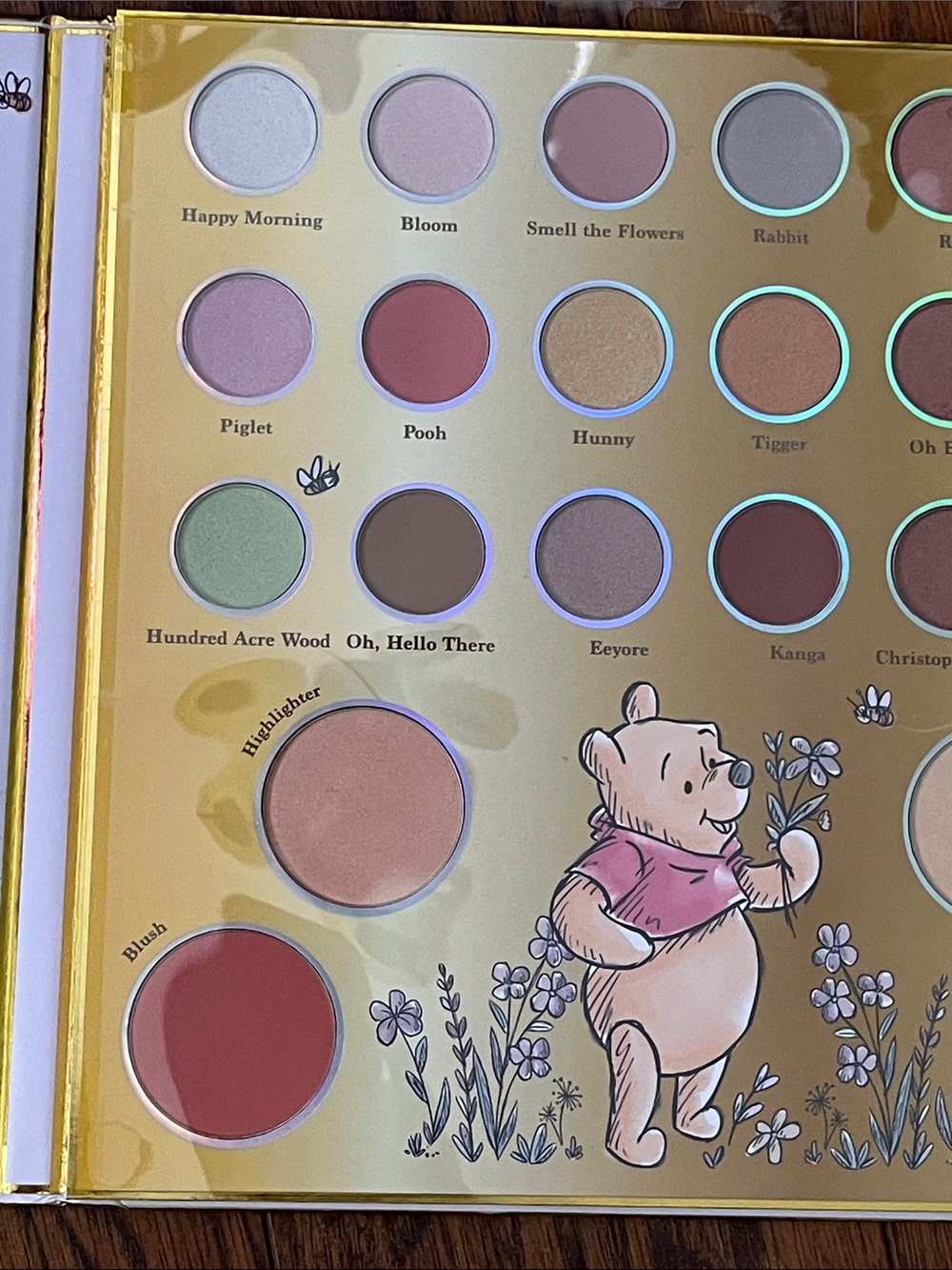 NEW!  Disney Winnie the Pooh Eyeshadow and Face Makeup Palette - Picture 5 of 15